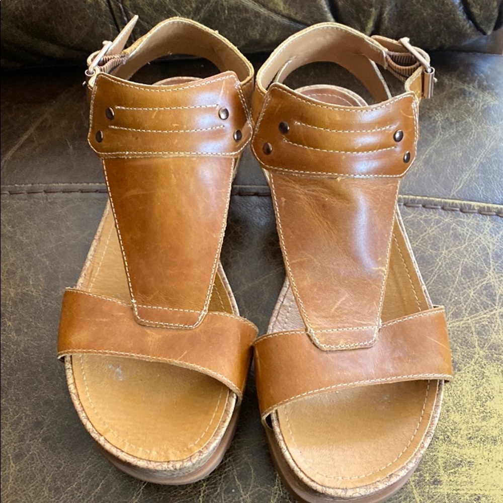 CAT Caterpillar 7.5 brown sandals shoes